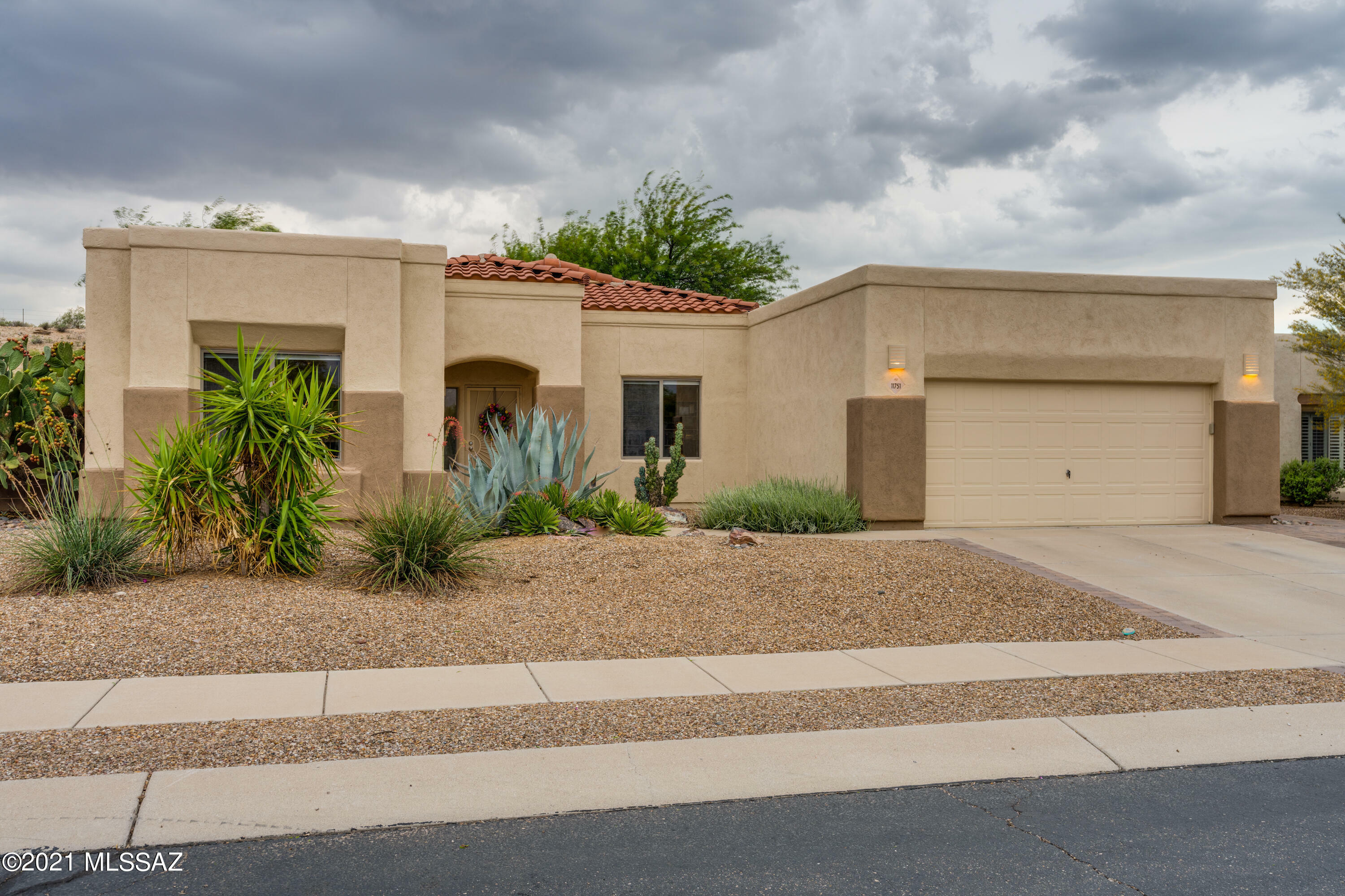 Property Photo:  11751 N Pyramid Point Drive  AZ 85737 