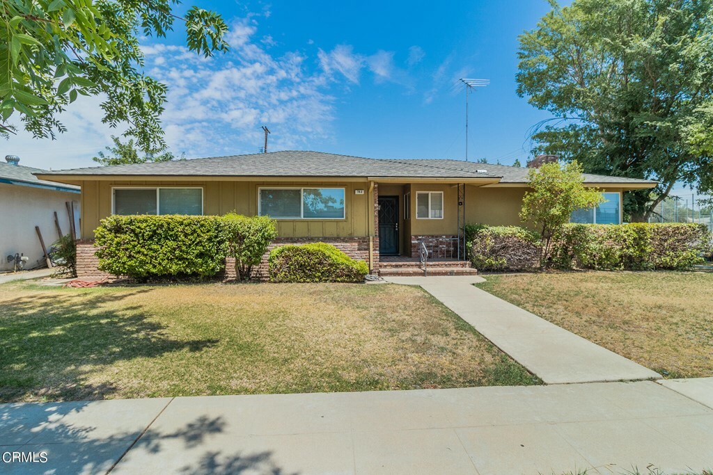 Property Photo:  782 E Stuart Avenue  CA 93710 