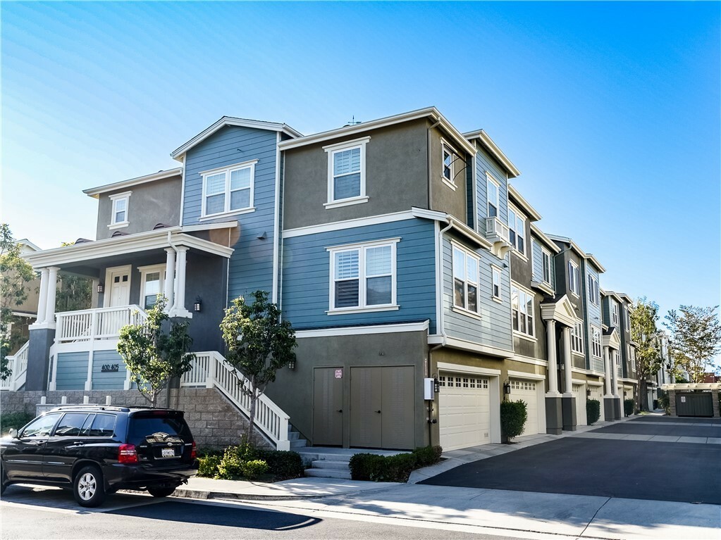 Property Photo:  1800 Oak Street 403  CA 90501 