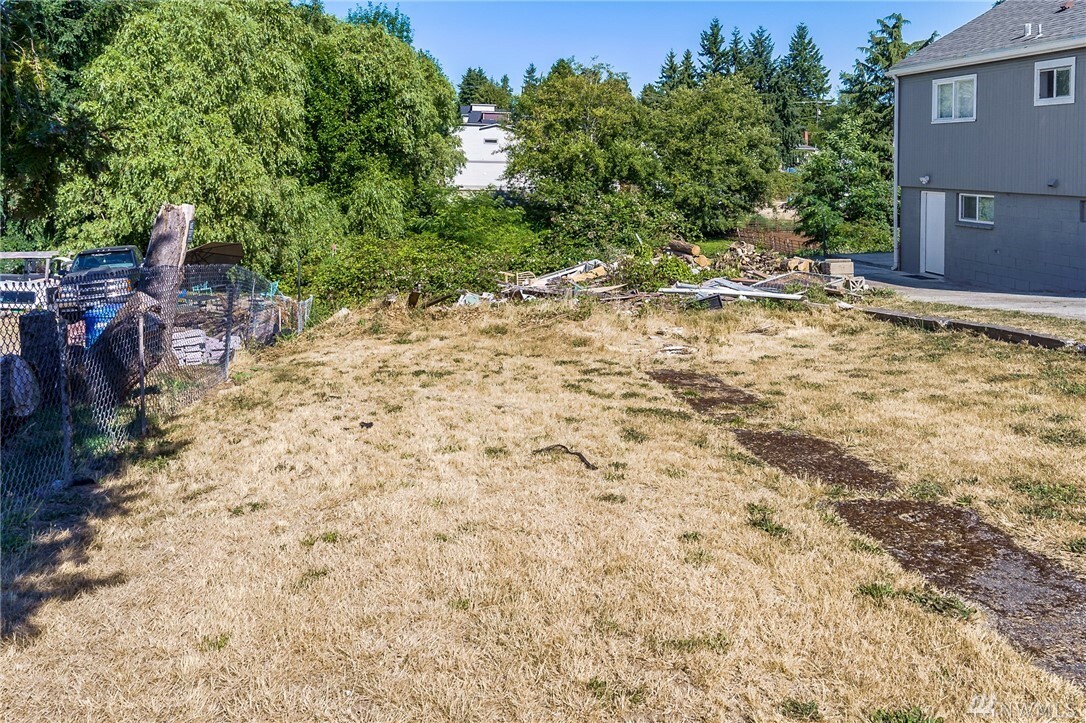 Property Photo: 13426 22nd Ave S WA 98168