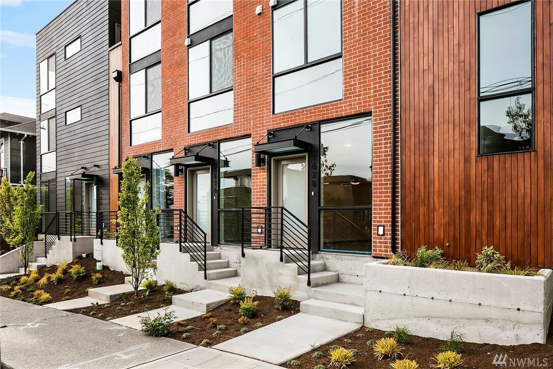 Property Photo: 1628 E Marion St WA 98122
