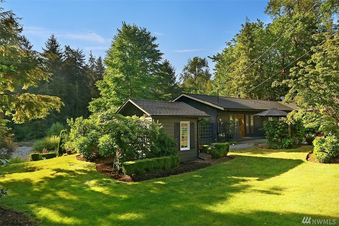 Property Photo:  10901 325th Ave SE  WA 98027 