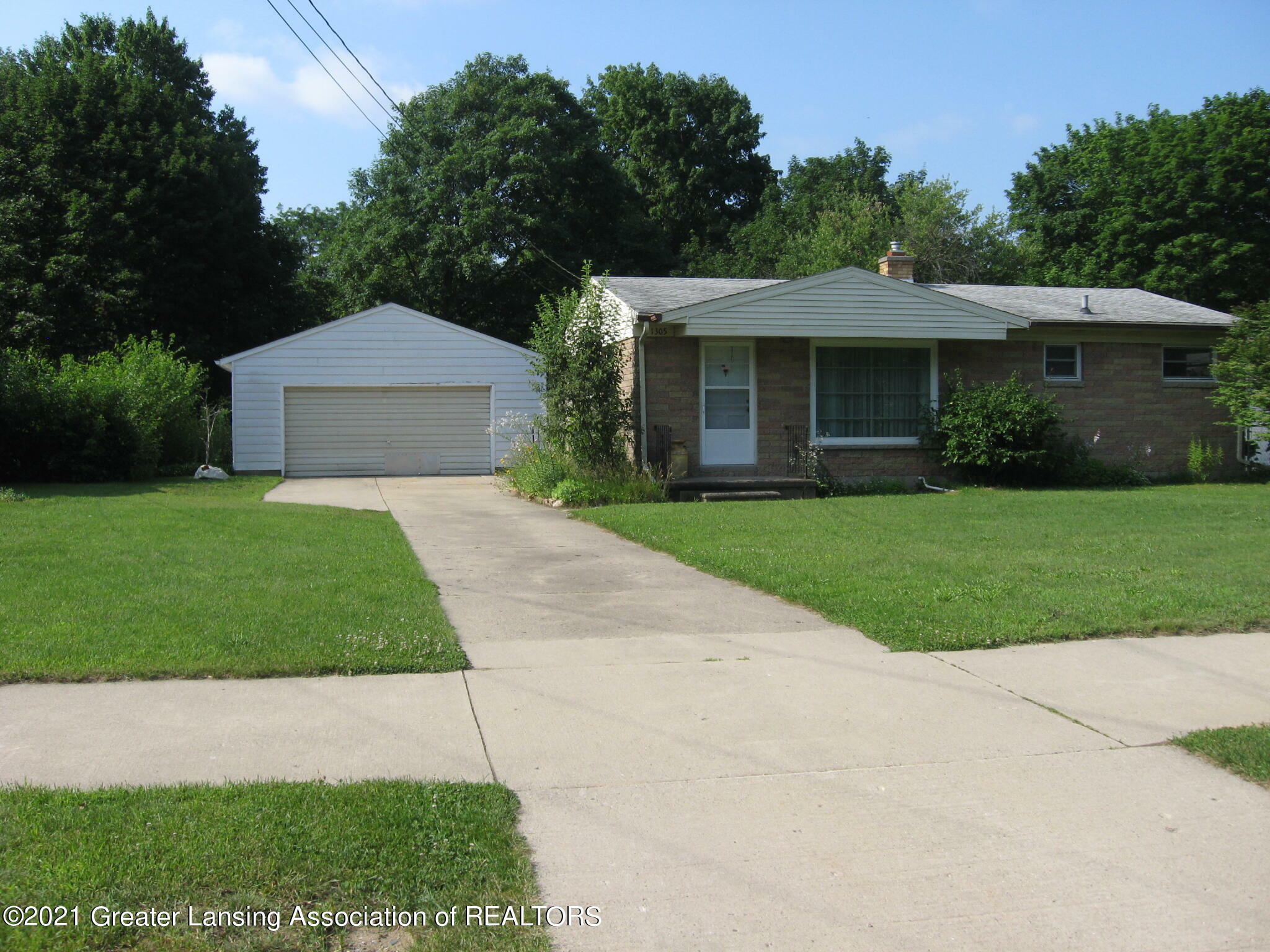 Property Photo:  1305 E Haslett Road  MI 48840 