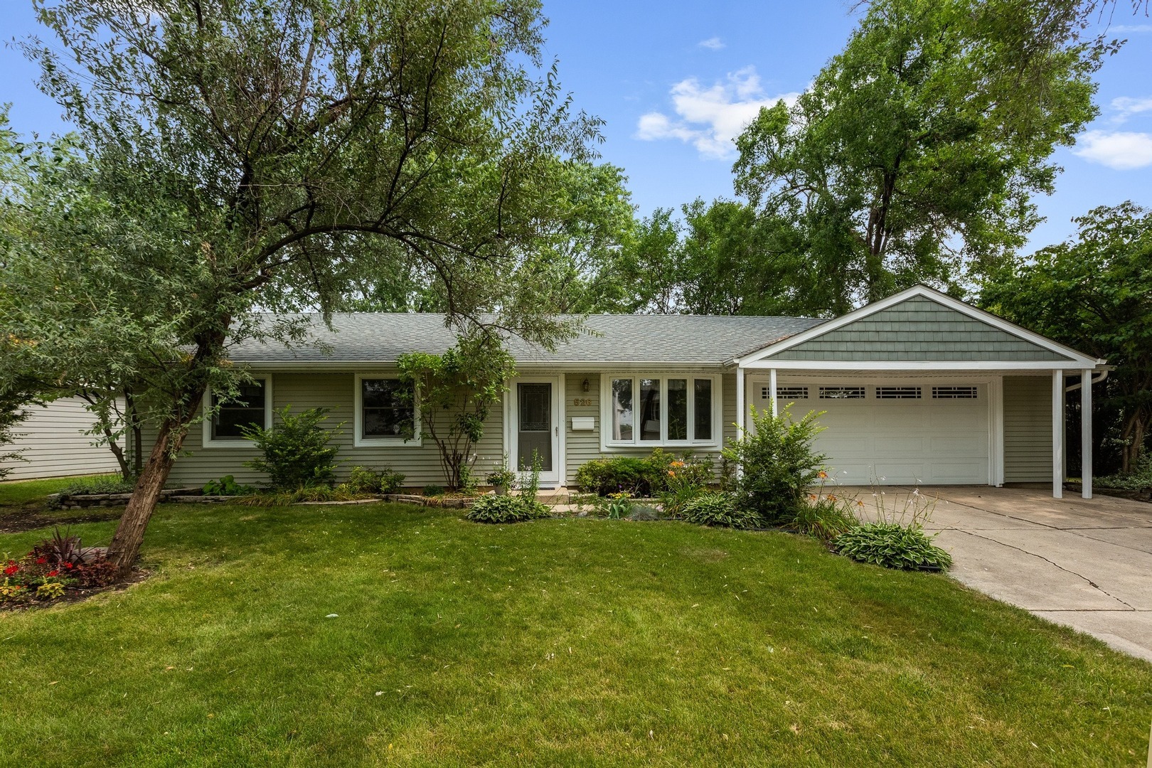 Property Photo:  526 Hillside Drive  IL 60107 