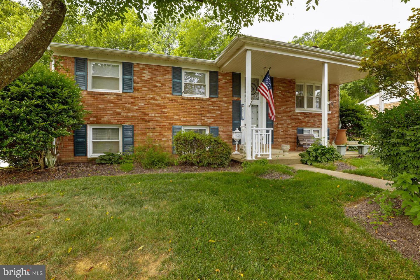 Property Photo: 2213 W Longview Drive VA 22191