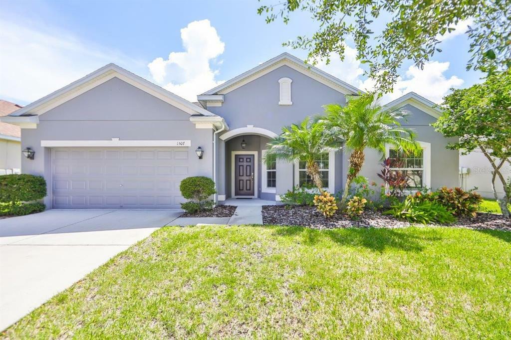 Property Photo:  1507 Yale Castle Court  FL 33570 