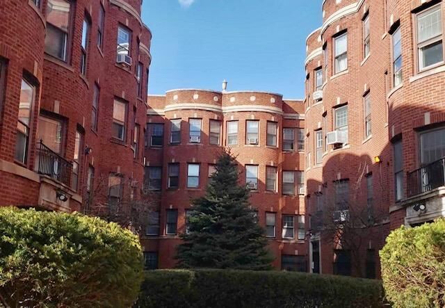Property Photo: 5949 N Winthrop Avenue 3A IL 60660