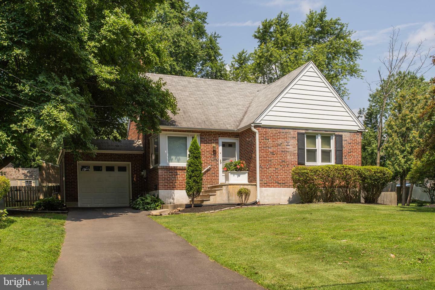 Property Photo:  126 Perry Street  PA 19027 