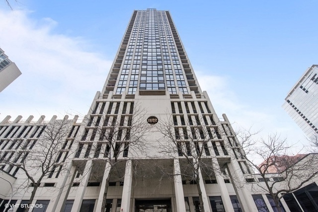 Property Photo: 1122 N Clark Street 2109 IL 60610