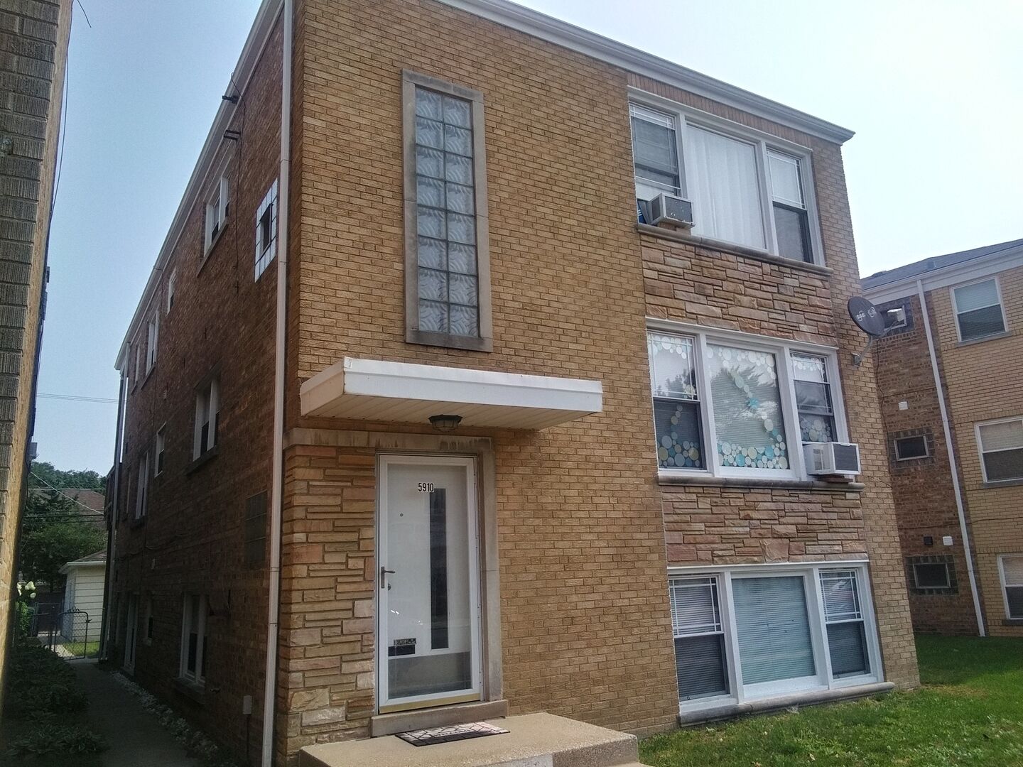 Property Photo:  5910 W Higgins Avenue G  IL 60630 