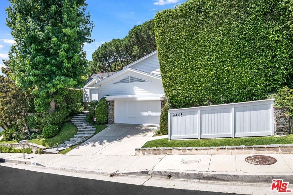 Property Photo: 2445 Banyan Drive CA 90049