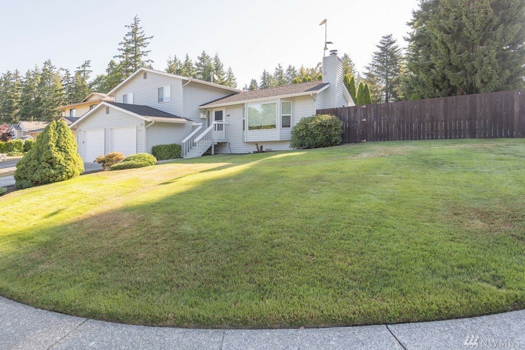 18015 49th Place W  Lynnwood WA 98037 photo