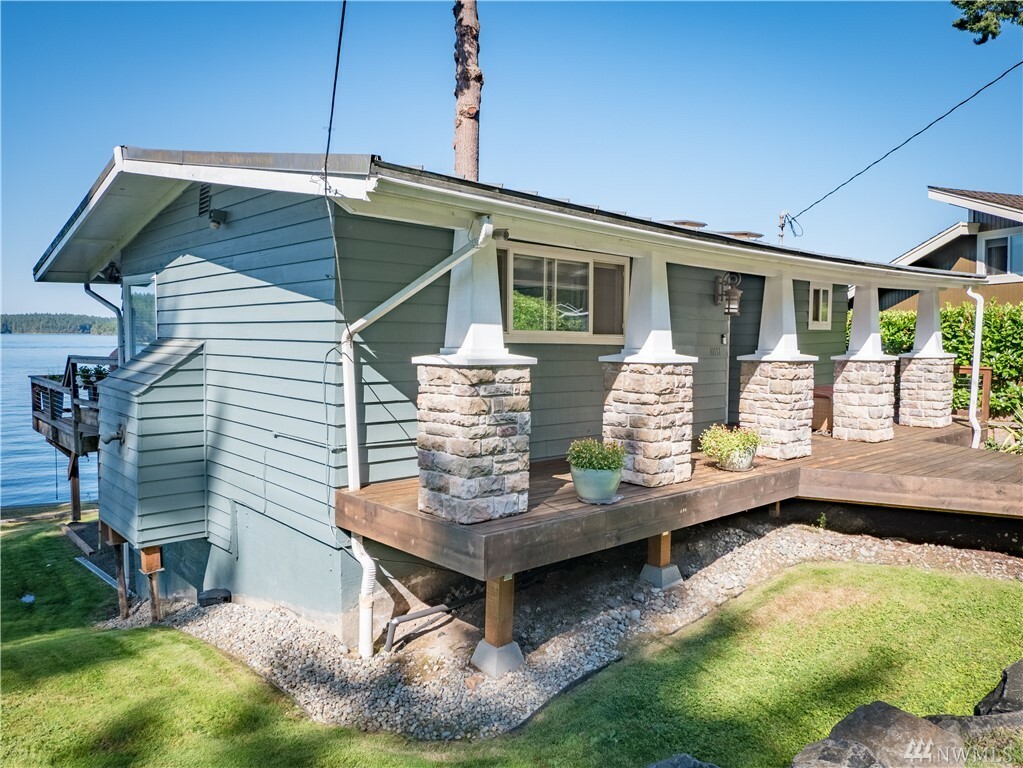 Property Photo:  10131 Mariner Dr NW  WA 98502 