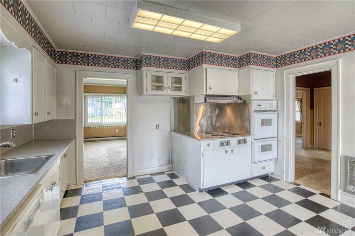 Property Photo:  2019 Aberdeen Ave  WA 98520 