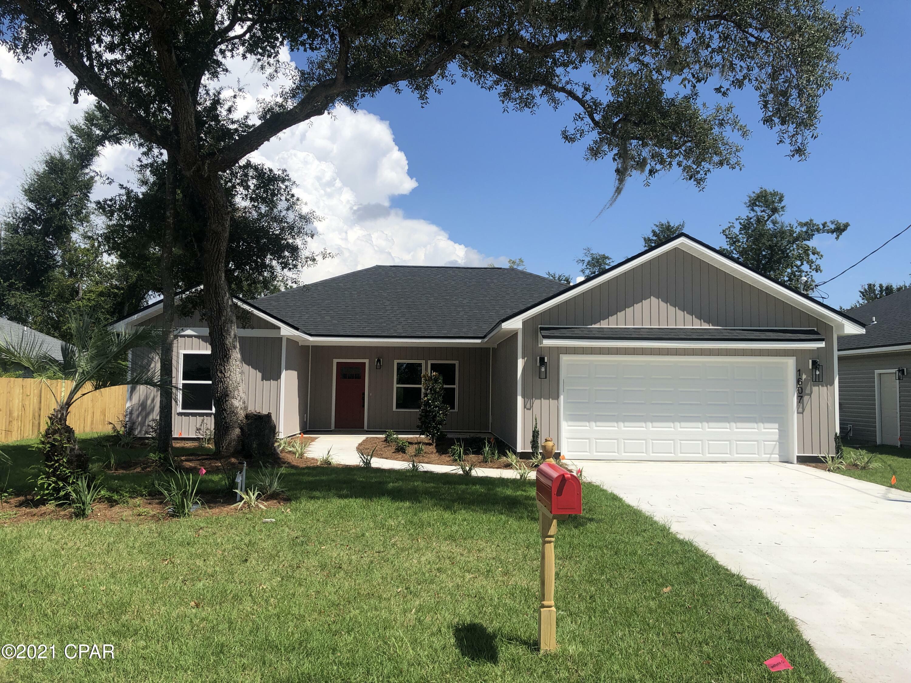 Property Photo: 1607 Montana Avenue FL 32444