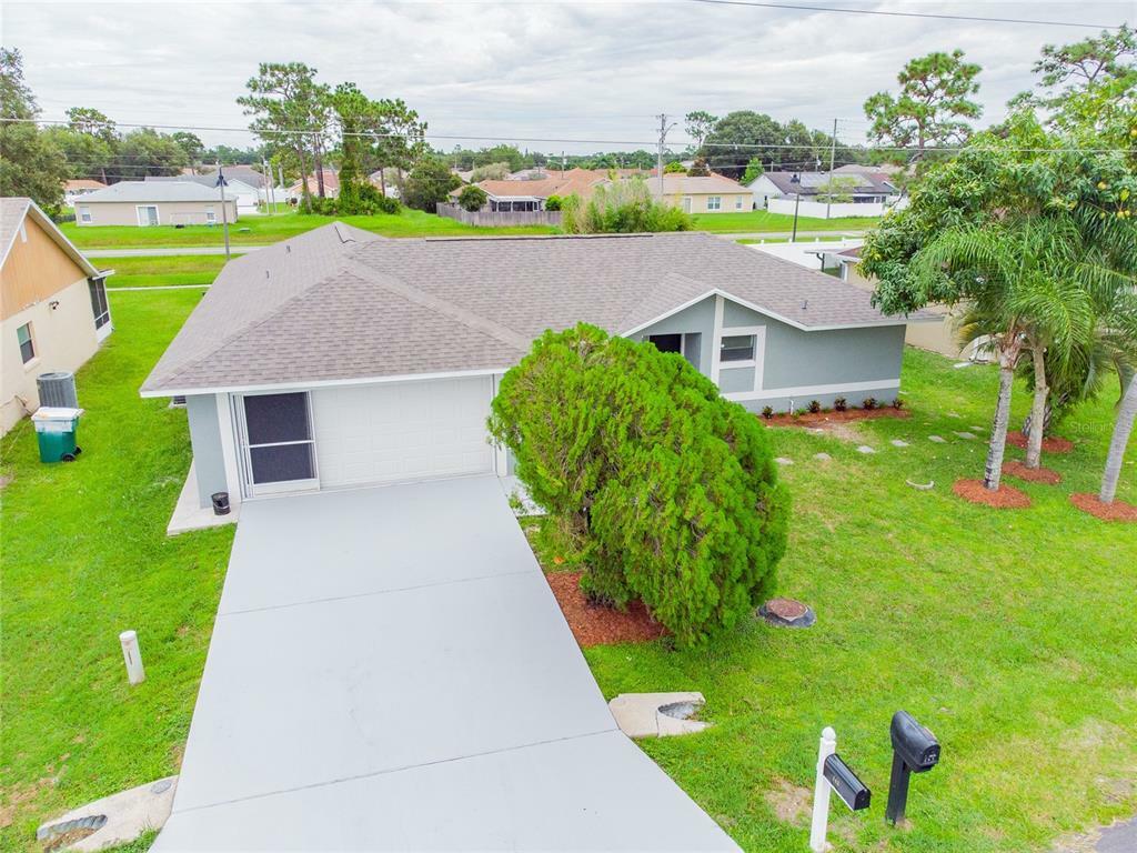 Property Photo:  143 Briarcliff Drive  FL 34758 