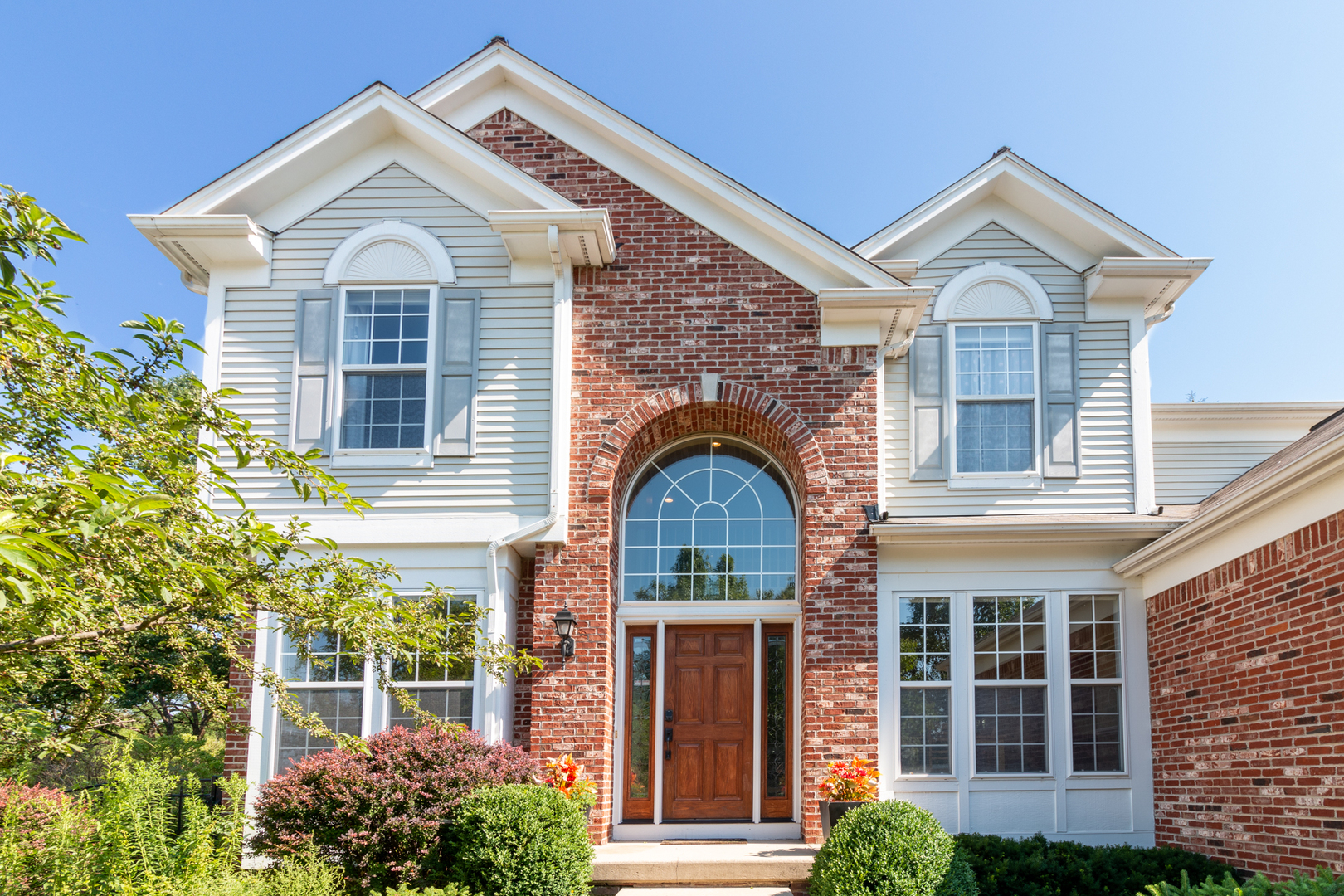 Property Photo: 8 Sagebrush Court IL 60107
