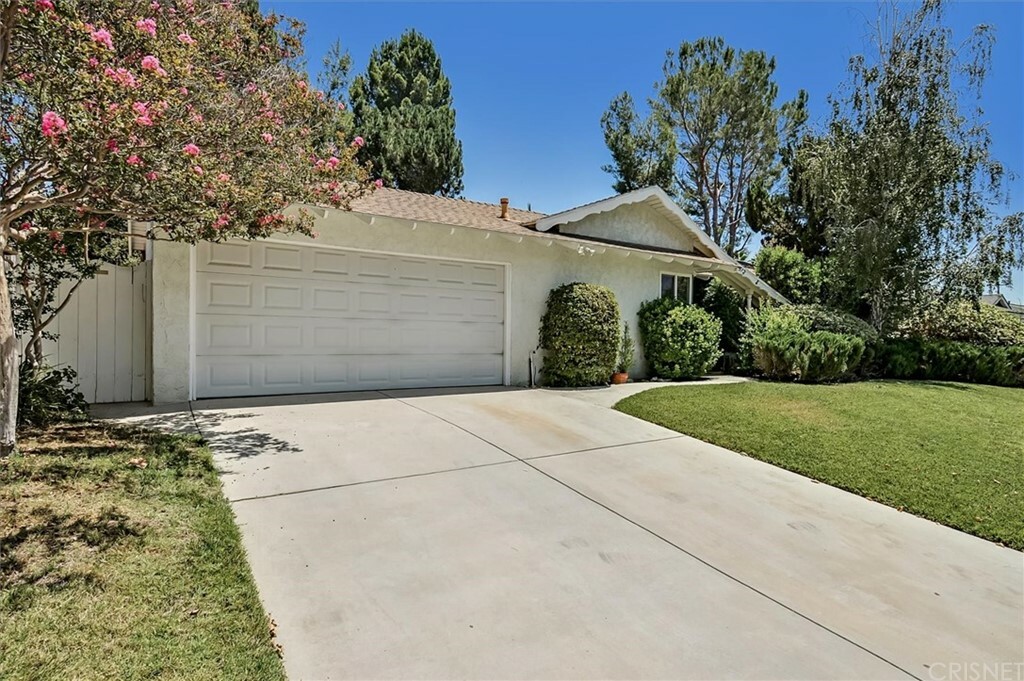 Property Photo:  27512 Santa Clarita Road  CA 91350 