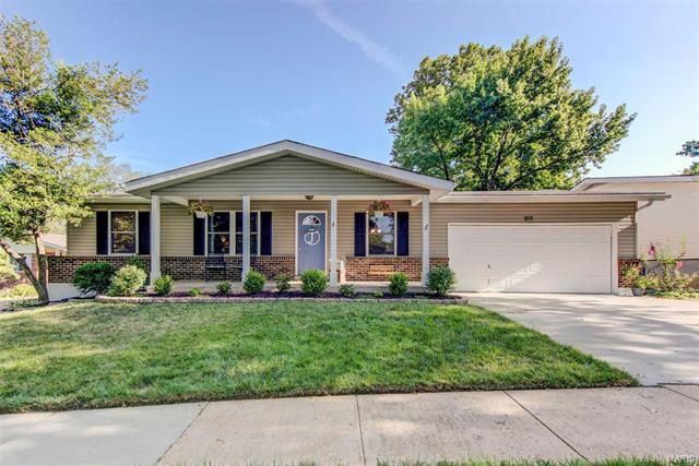 Property Photo: 819 Windingpath Lane 63021