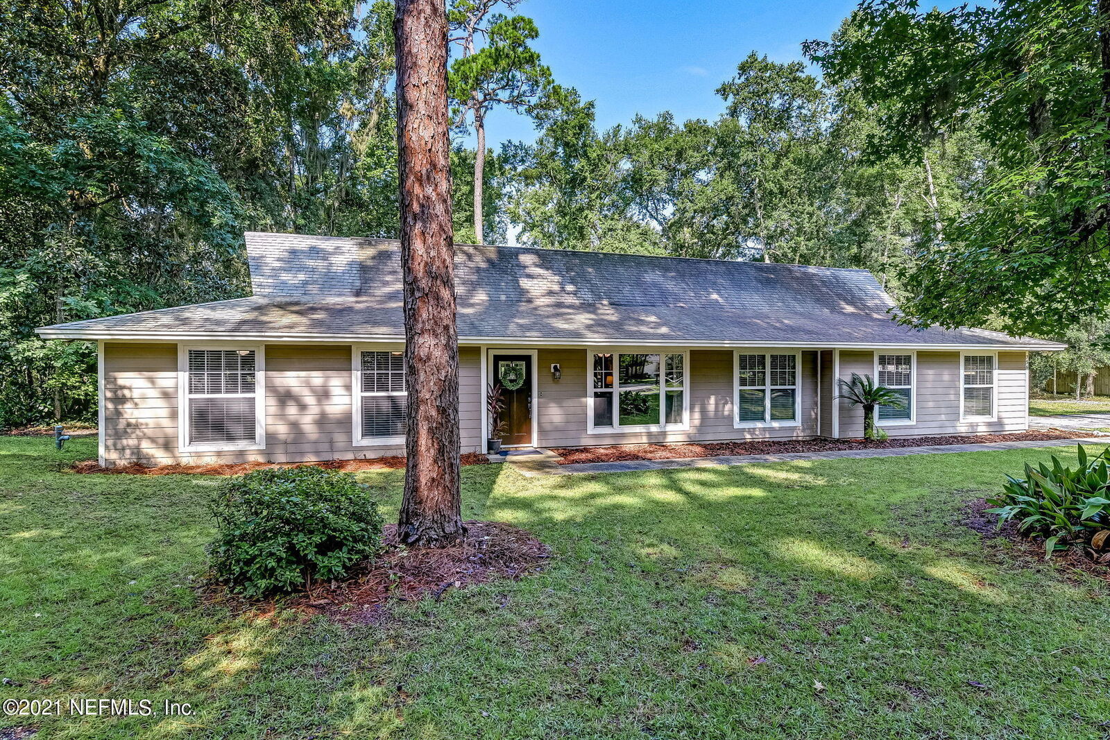Property Photo: 756 Georges Place FL 32003