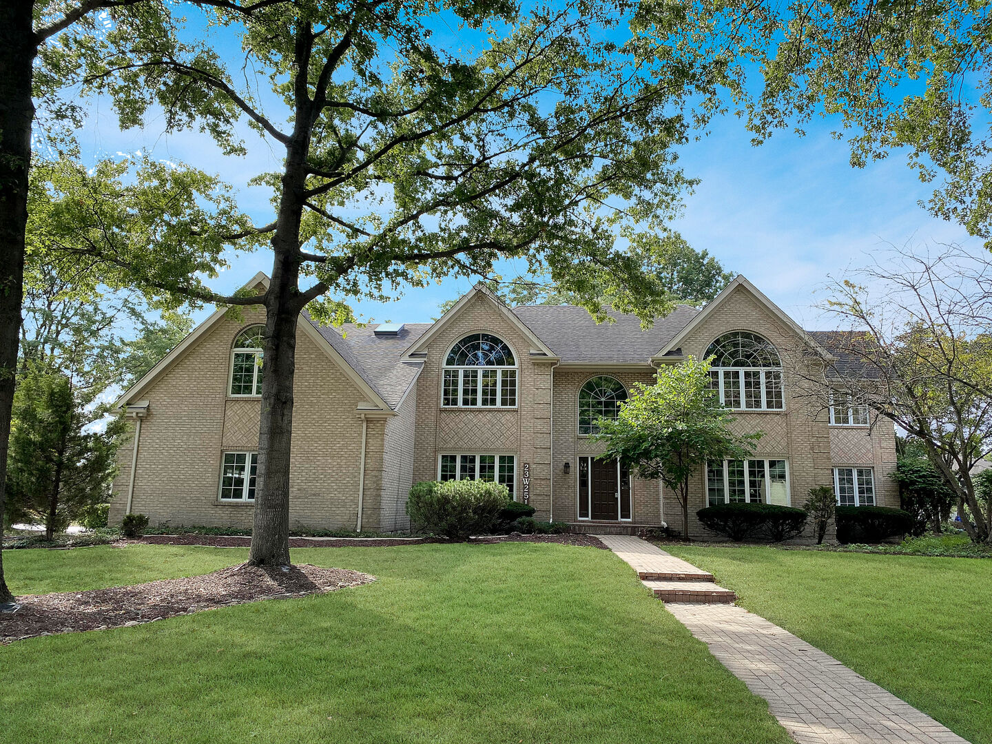 Property Photo:  23W251 Hampton Circle  IL 60540 