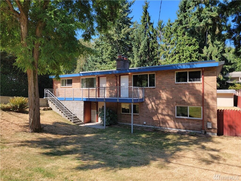 Property Photo:  20015 1st Ave S  WA 98198 