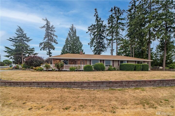 Property Photo:  1864 Edgewood Dr  WA 98282 