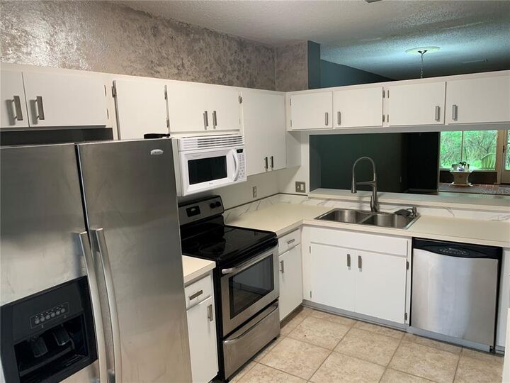 Property Photo:  12330 Berkeley Square Drive  FL 33626 