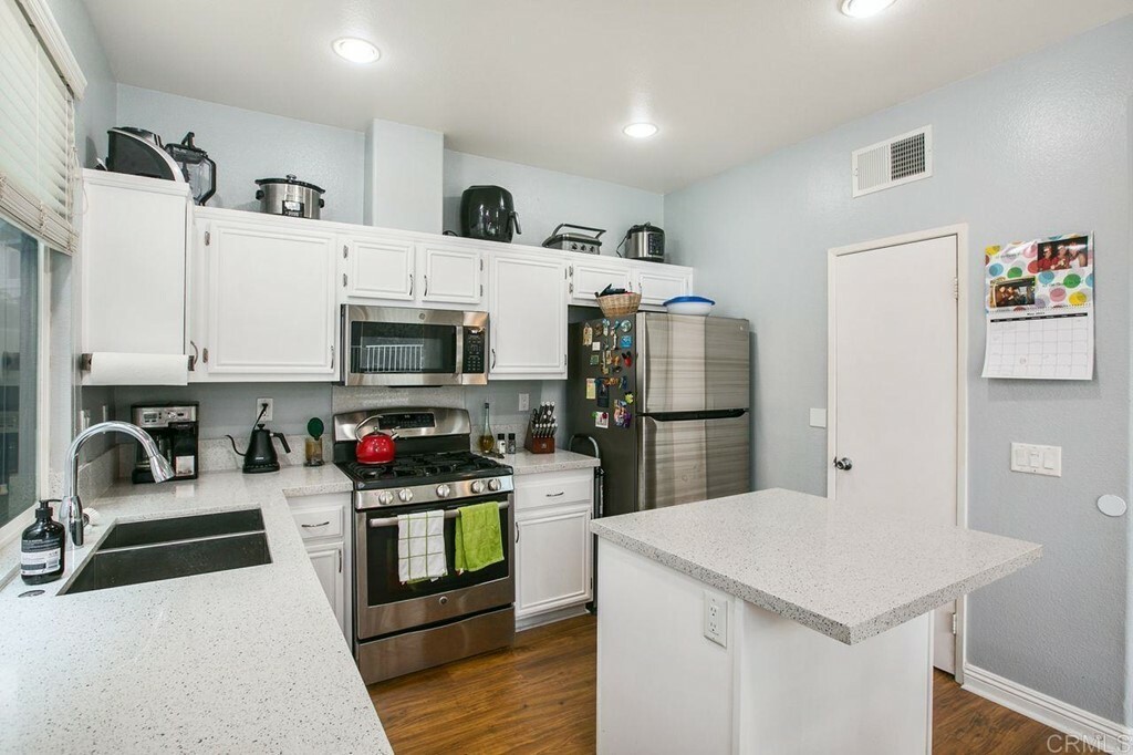Property Photo:  596 Summerholly Drive  CA 92078 