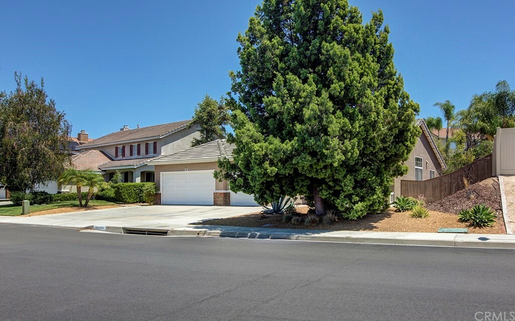 Property Photo:  40564 Symphony Park Lane  CA 92562 