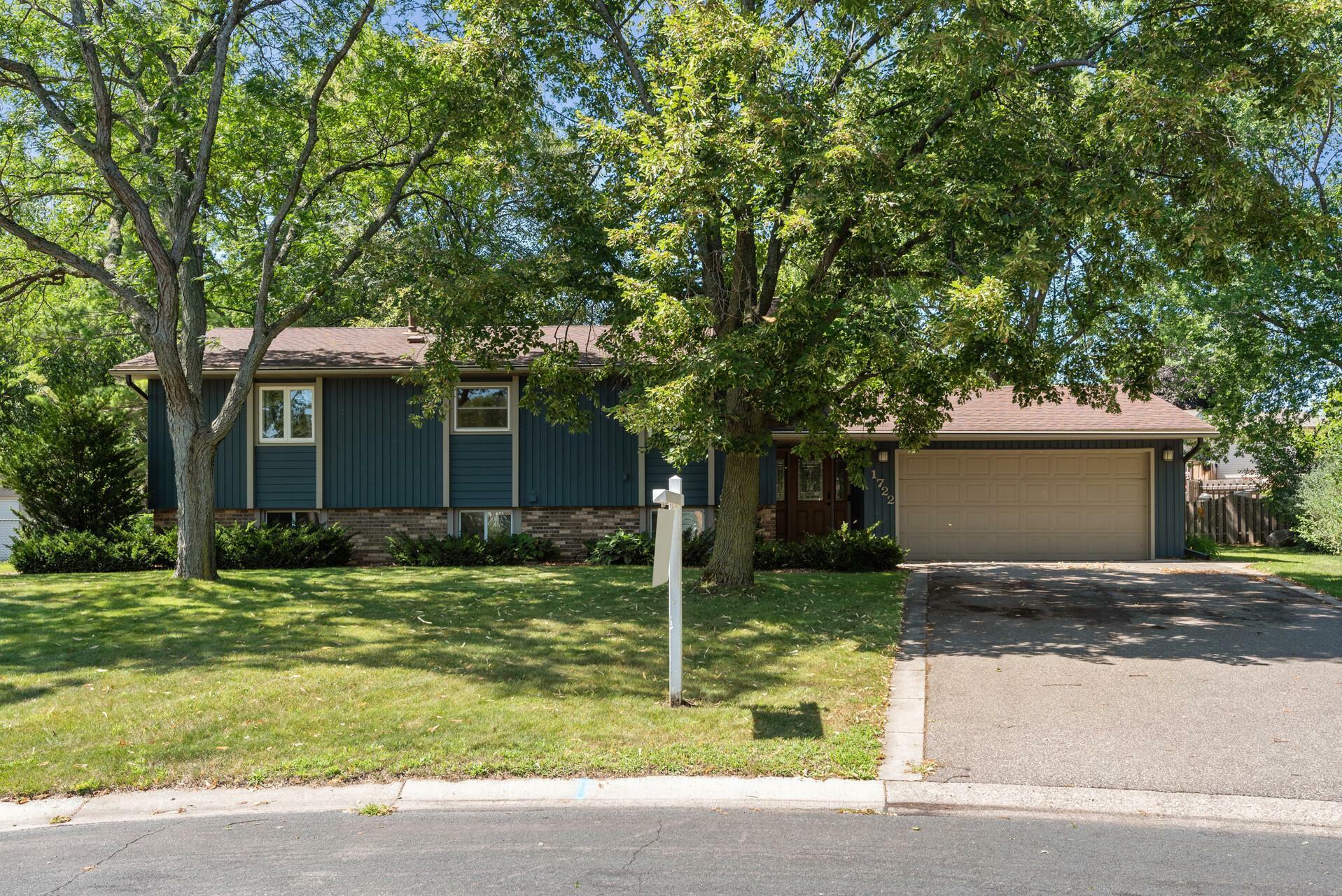 Property Photo:  1722 Cochrane Avenue  MN 55122 