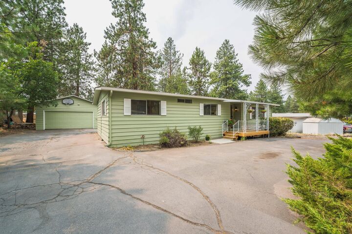 60973 Ridge Drive  Bend OR 97702 photo