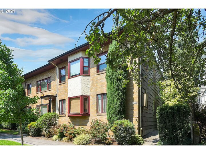 2129 NE Clackamas St 2  Portland OR 97232 photo