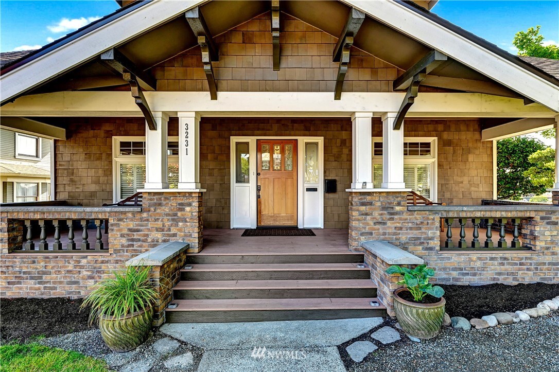 Property Photo: 3231 Grand Avenue WA 98201