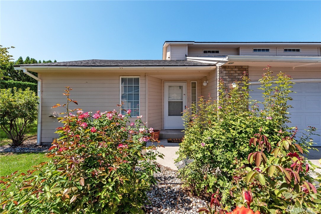 Property Photo:  202 Danawood Dr  WA 98801 