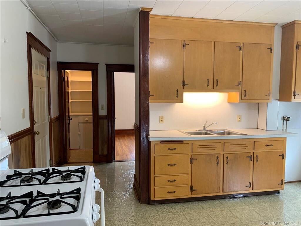 Property Photo: 127 Farmington Avenue 2 South CT 06053