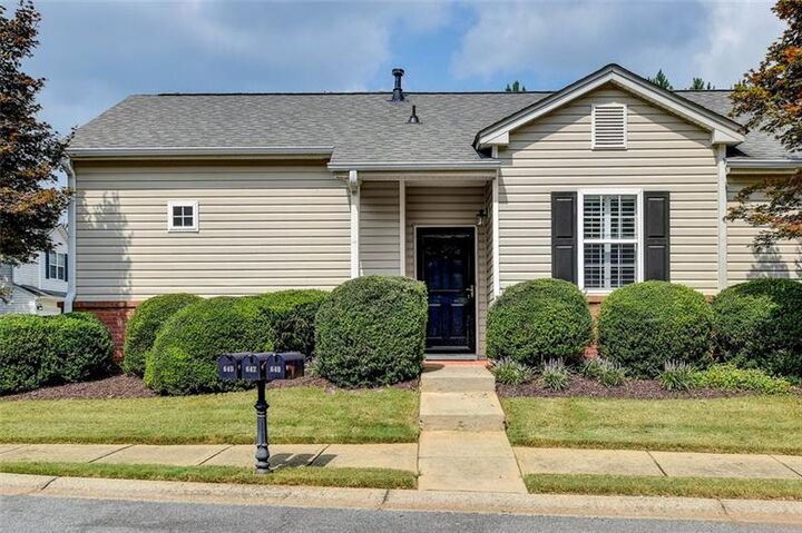 645 W Oaks Drive  Woodstock GA 30188 photo