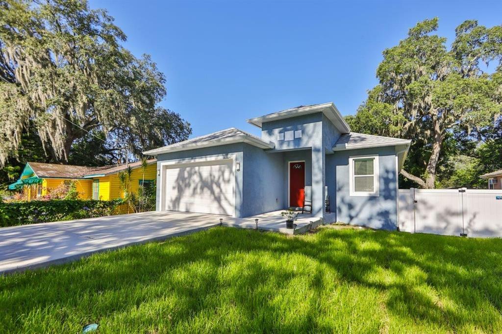 Property Photo:  8704 El Portal Drive  FL 33604 