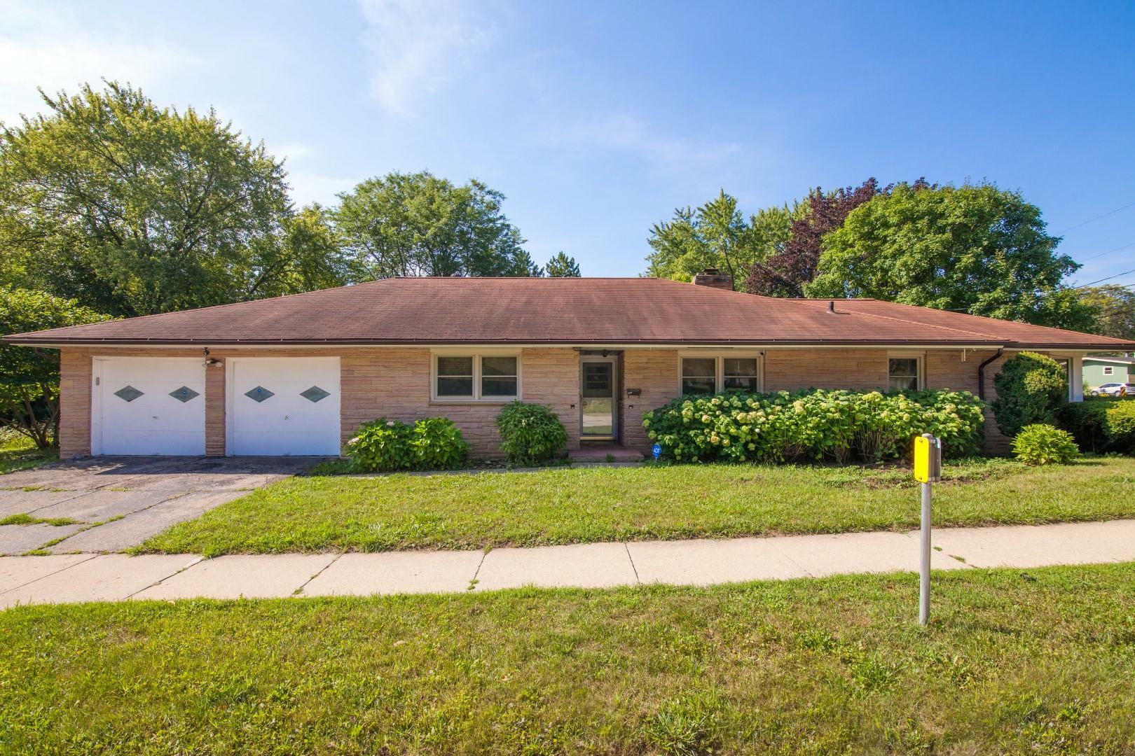 Property Photo:  1601 Sunfield St  WI 53704 