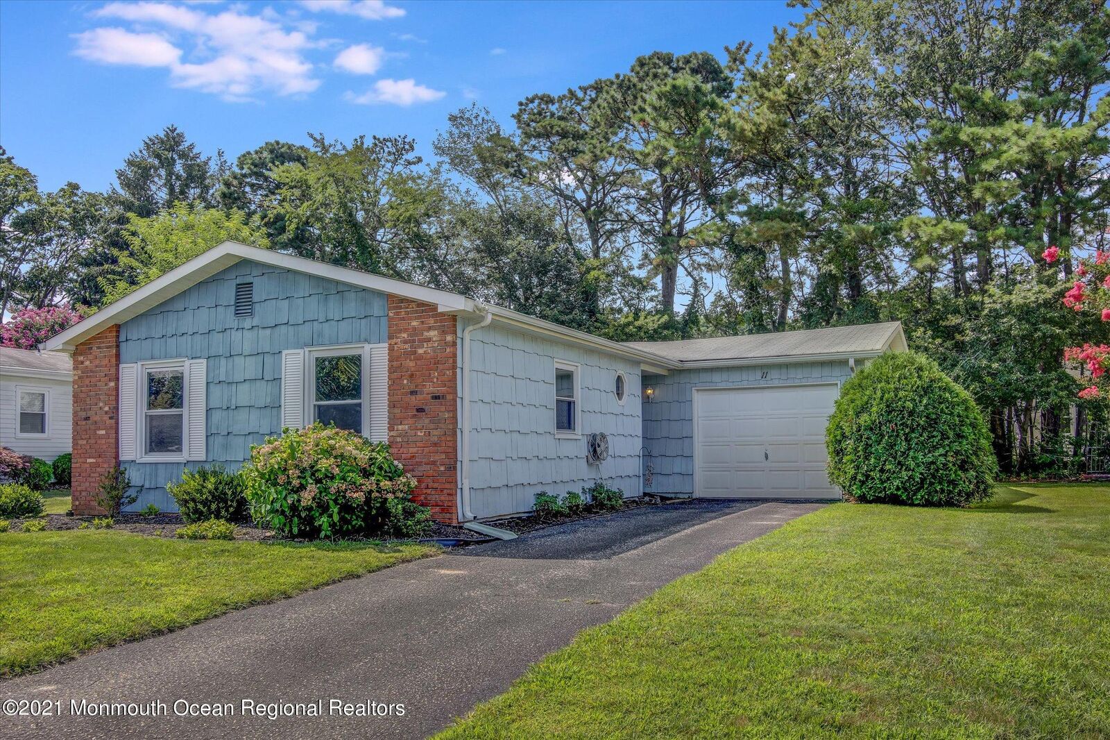 Property Photo:  11 Kent Drive  NJ 08723 