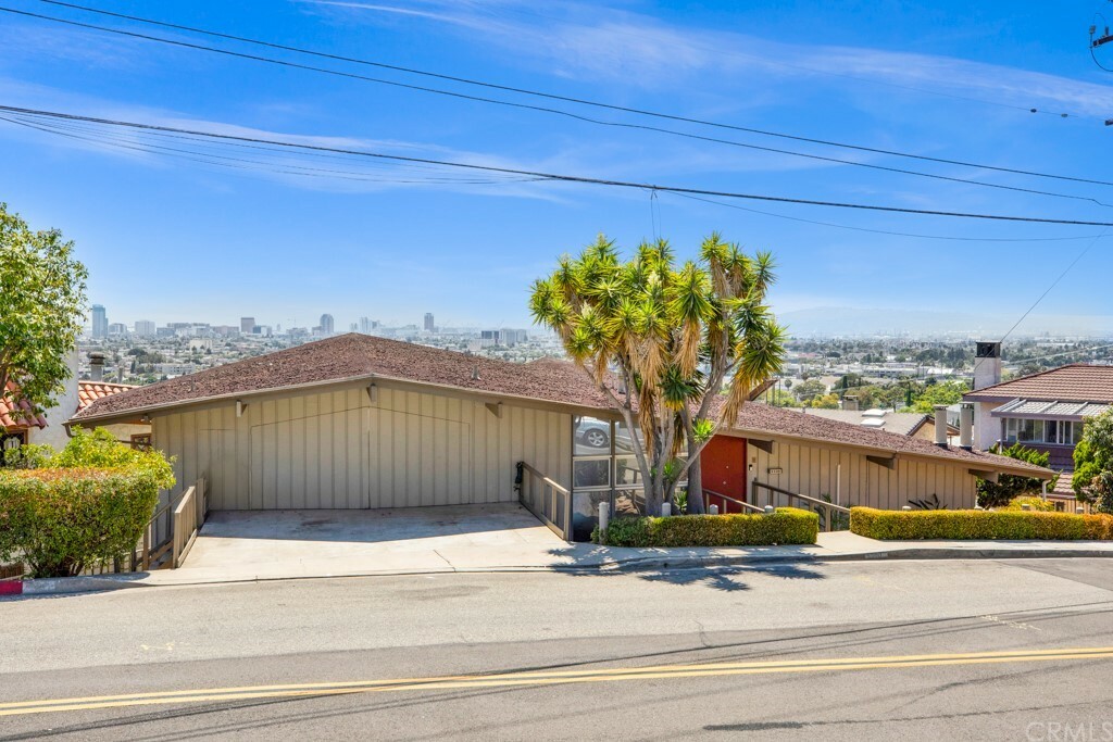 Property Photo:  2530 E 21st Street  CA 90755 