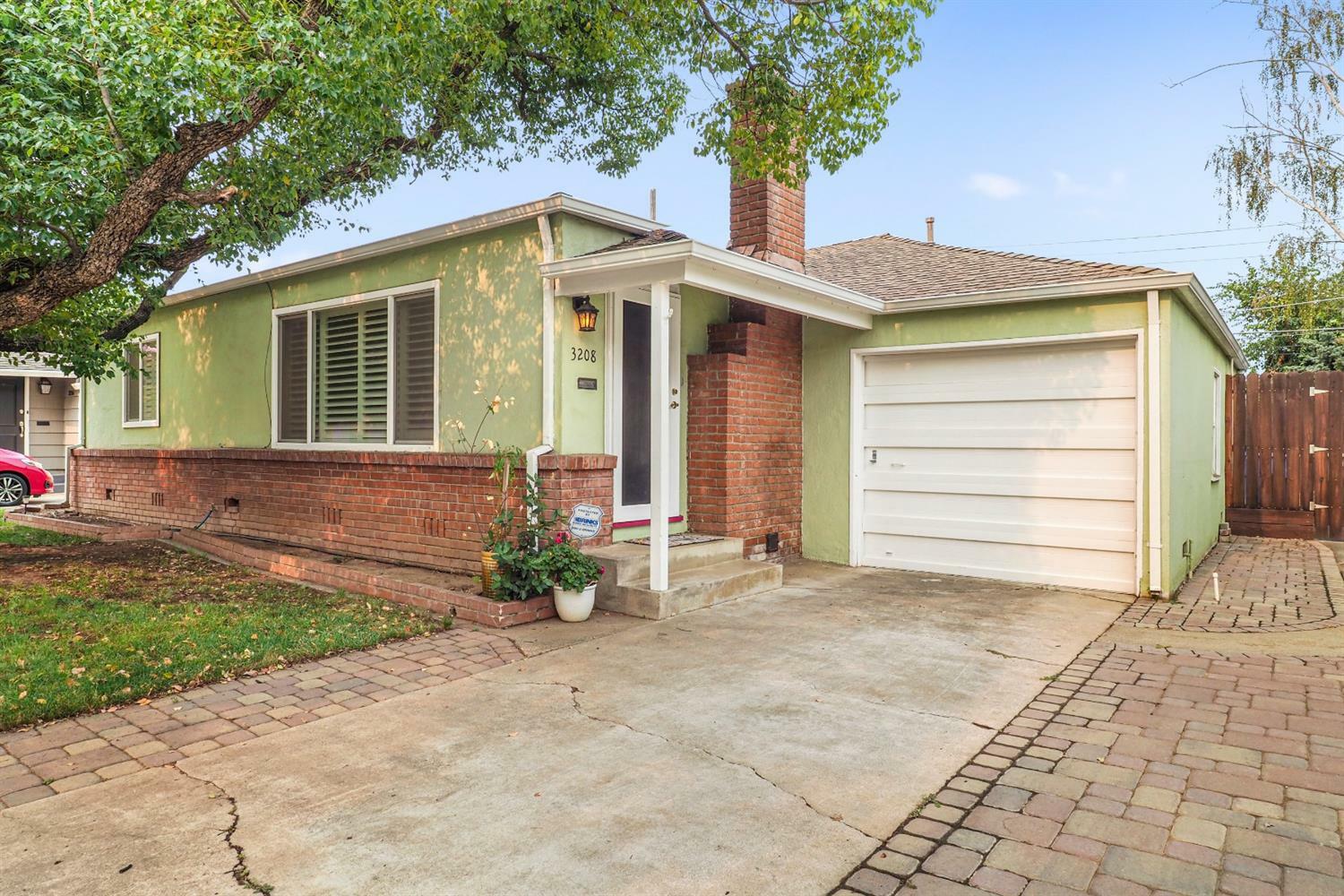 Property Photo:  3208 Perryman Way  CA 95820 