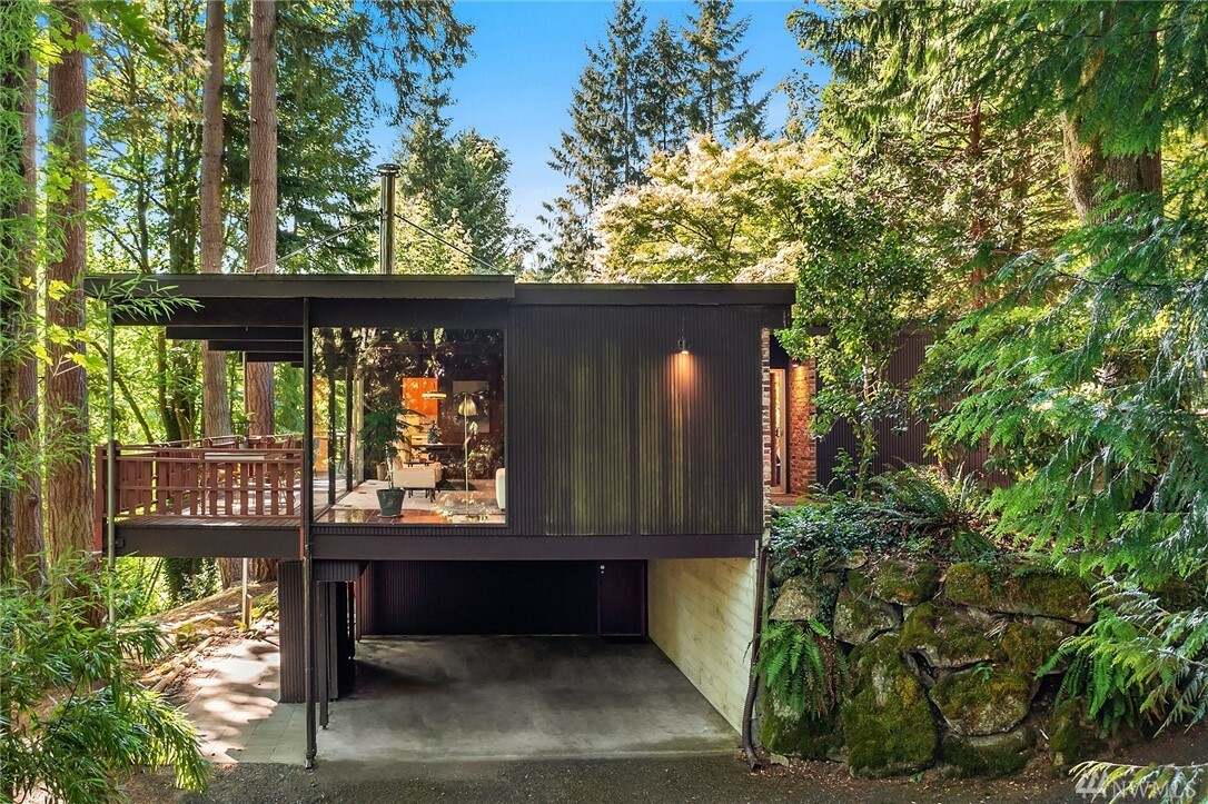 Property Photo:  440 SW Forest Place  WA 98027 