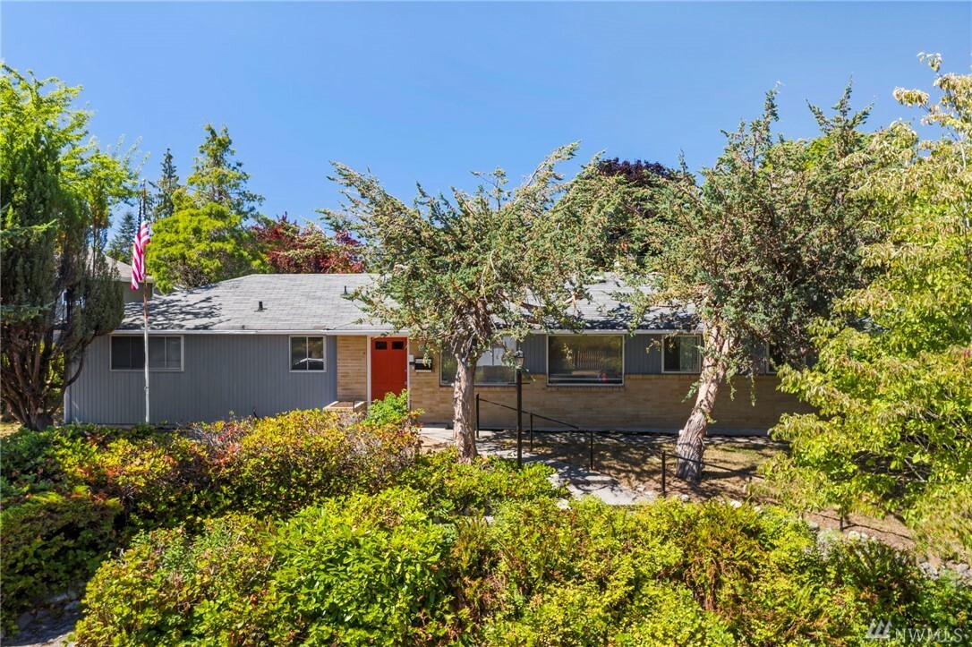 Property Photo:  3724 N Ferdinand St  WA 98407 