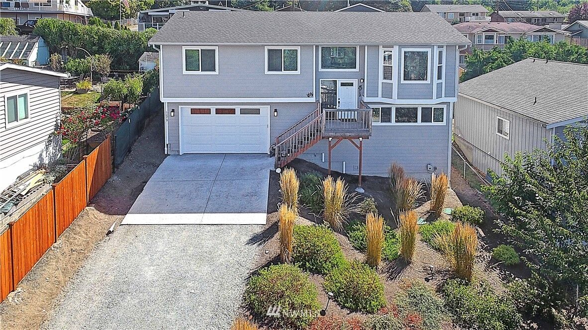 Property Photo:  1079  Pinehurst Court  WA 98282 