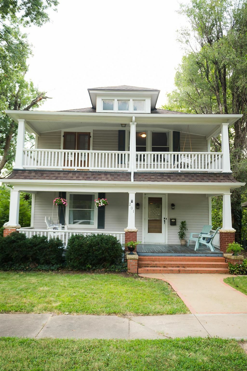 Property Photo:  201 NW Elmwood Ave  KS 66606 