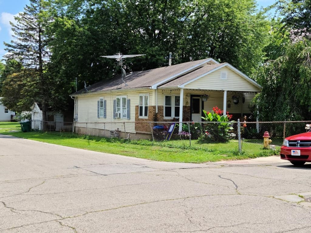 Property Photo:  1702 Irvin Street  IN 47362-2354 