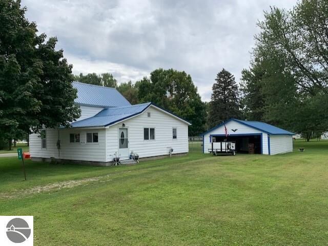 Property Photo:  910 E Arcada Street  MI 48847 