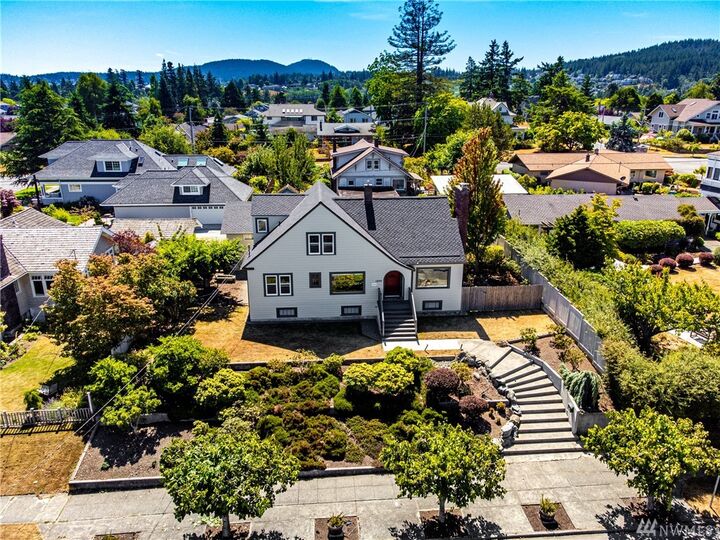 Property Photo:  1809 8th St  WA 98221 