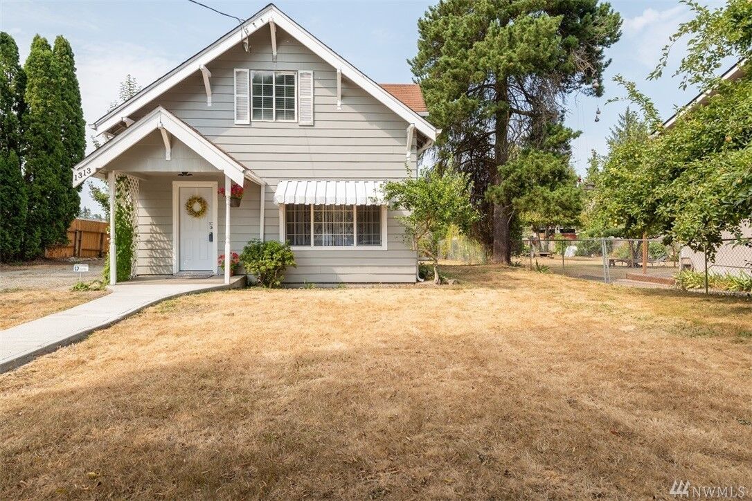 Property Photo:  1313 S 96th St  WA 98444 